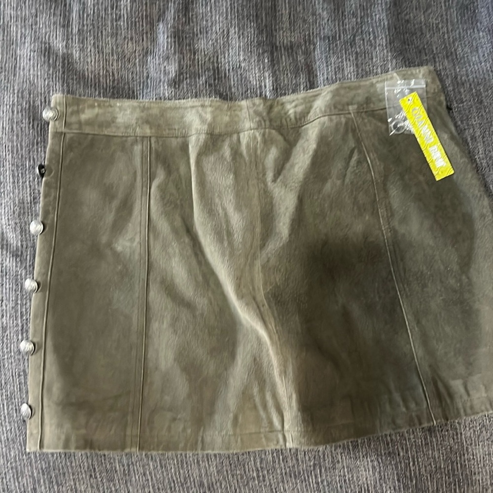 Gianni Bini, 
Green Genuine Suede Leather Skirt
